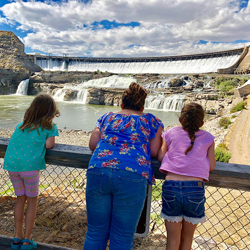Children viewing Ryan Dam