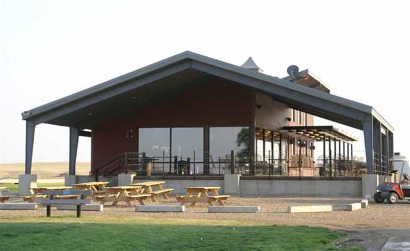 Prairie Farms Golf Course: club house