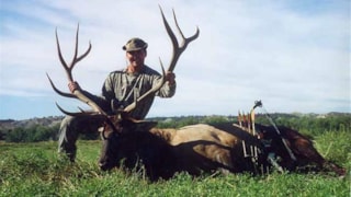 Fort Musselshell Outfitters: bow hunter and elk