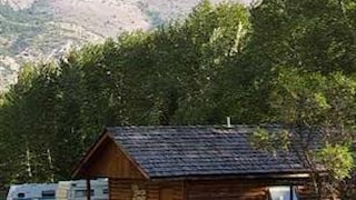 Sun Canyon Lodge & Outfitting: bath house