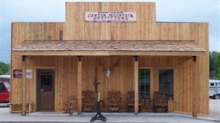Canyon Mountain Outfitters: exterior