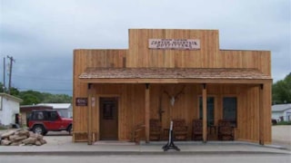 Canyon Mountain Outfitters: exterior