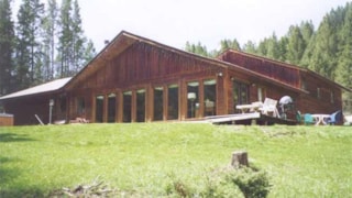 Montana Sunrise Lodge: Summer exterior