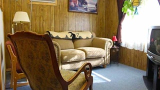 Rusty's B&B: living room