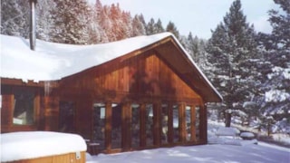 Montana Sunrise Lodge: Winter exterior