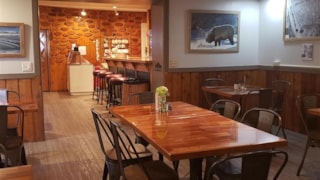 Lazy B Bar & Cafe: 