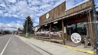 Lightning Bug Coffee Shop & Boutique: 
