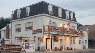 Lazy B Bar & Cafe: 