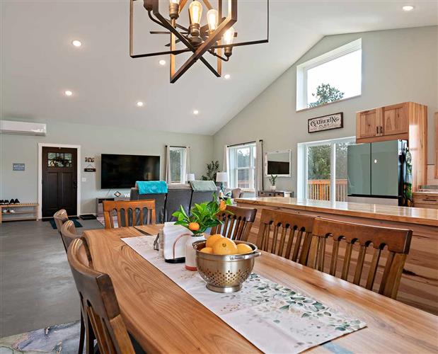 Lewistown Pine View Retreat: 
