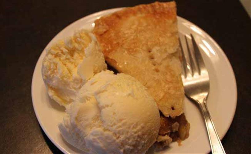 Lazy B Bar & Cafe: apple pie