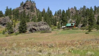 Two Feathers Lodge: exterior