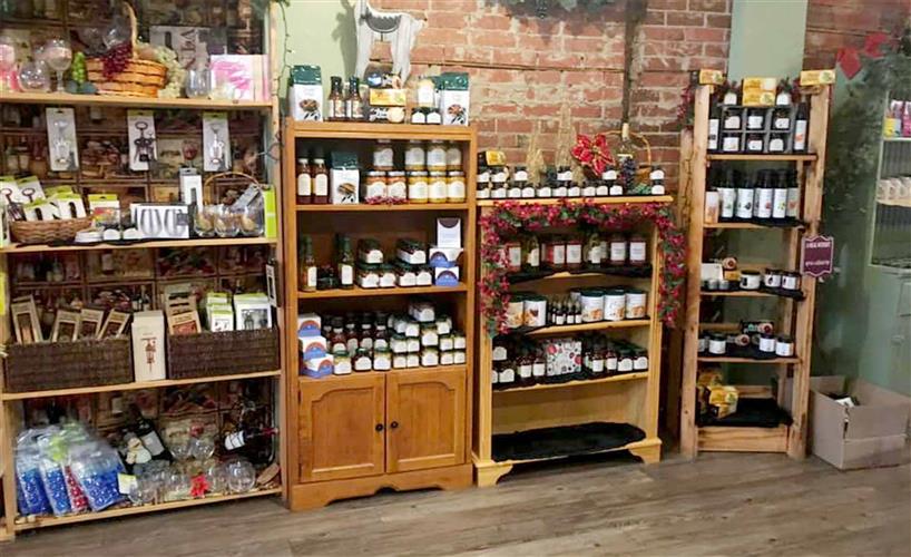 Brooks Market and Deli: 
